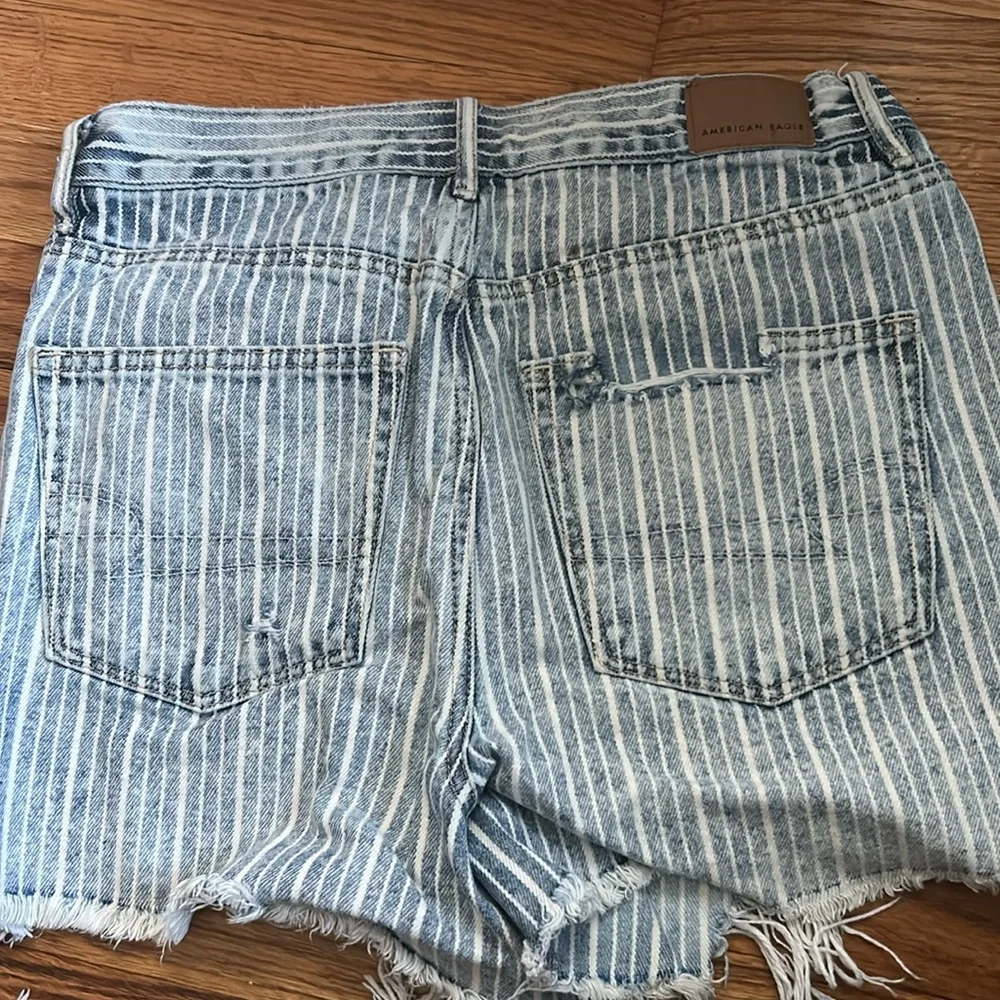 Like- new American Eagle Outfitters 90’s Striped Distressed Boyfriend Shorts